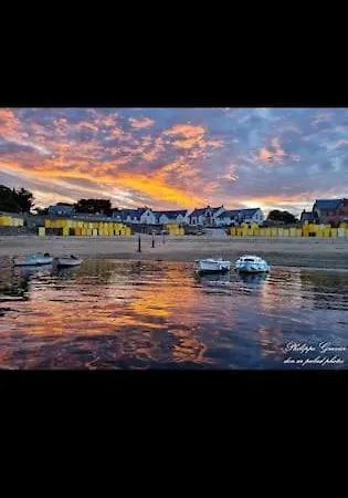 Maisonnette A Sur Centre 8min Des Plages A Pieds Holiday home
